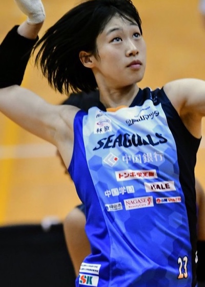 23 Akari Maeda